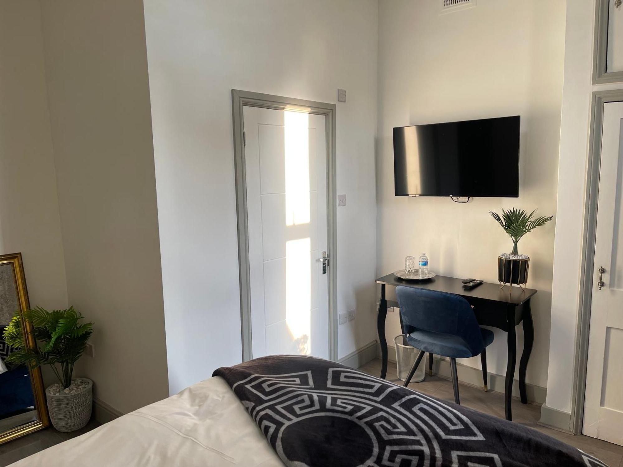 The Lux Ville, Stunning 6 Bedroom In London *