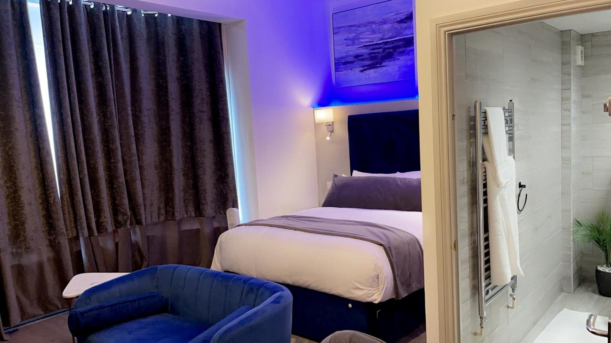 The Lux Ville, Stunning 6 Bedroom In London Holiday home *