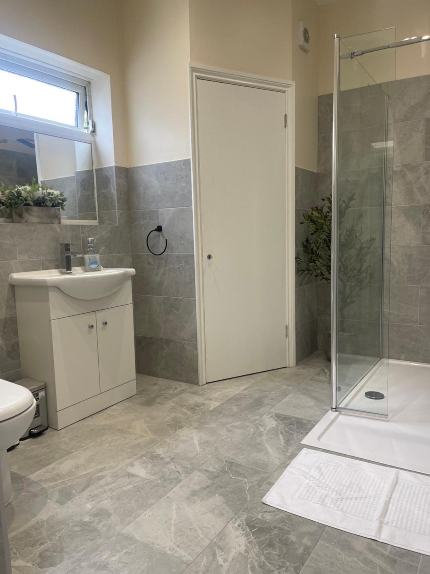 The Lux Ville, Stunning 6 Bedroom In London
