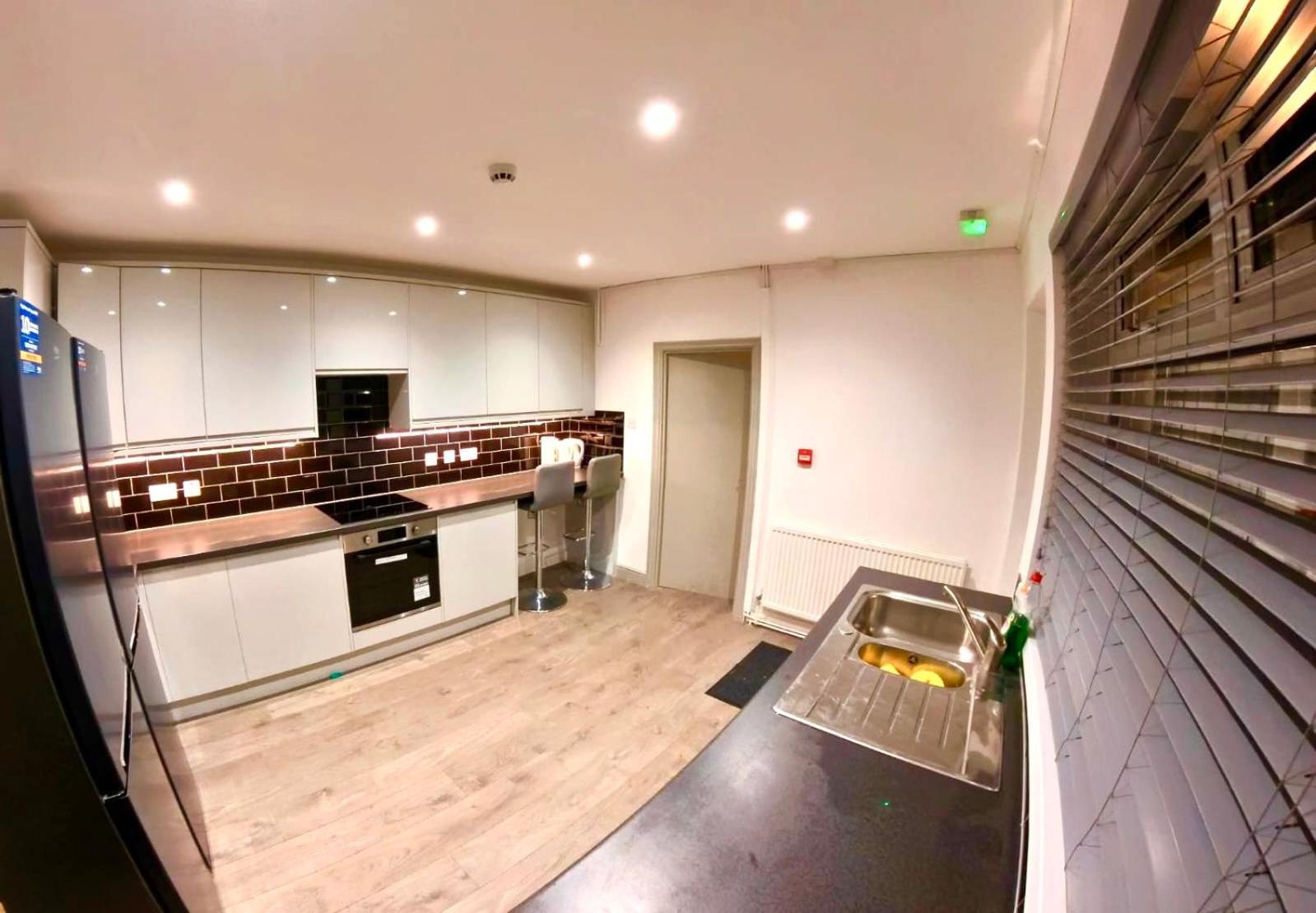 The Lux Ville, Stunning 6 Bedroom In London Ferienhaus